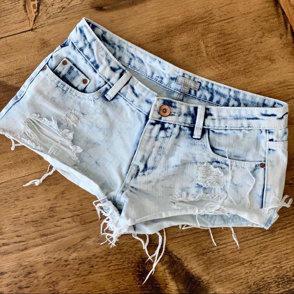 Washed out ripped denim booty shorts - Picture 4 of 5